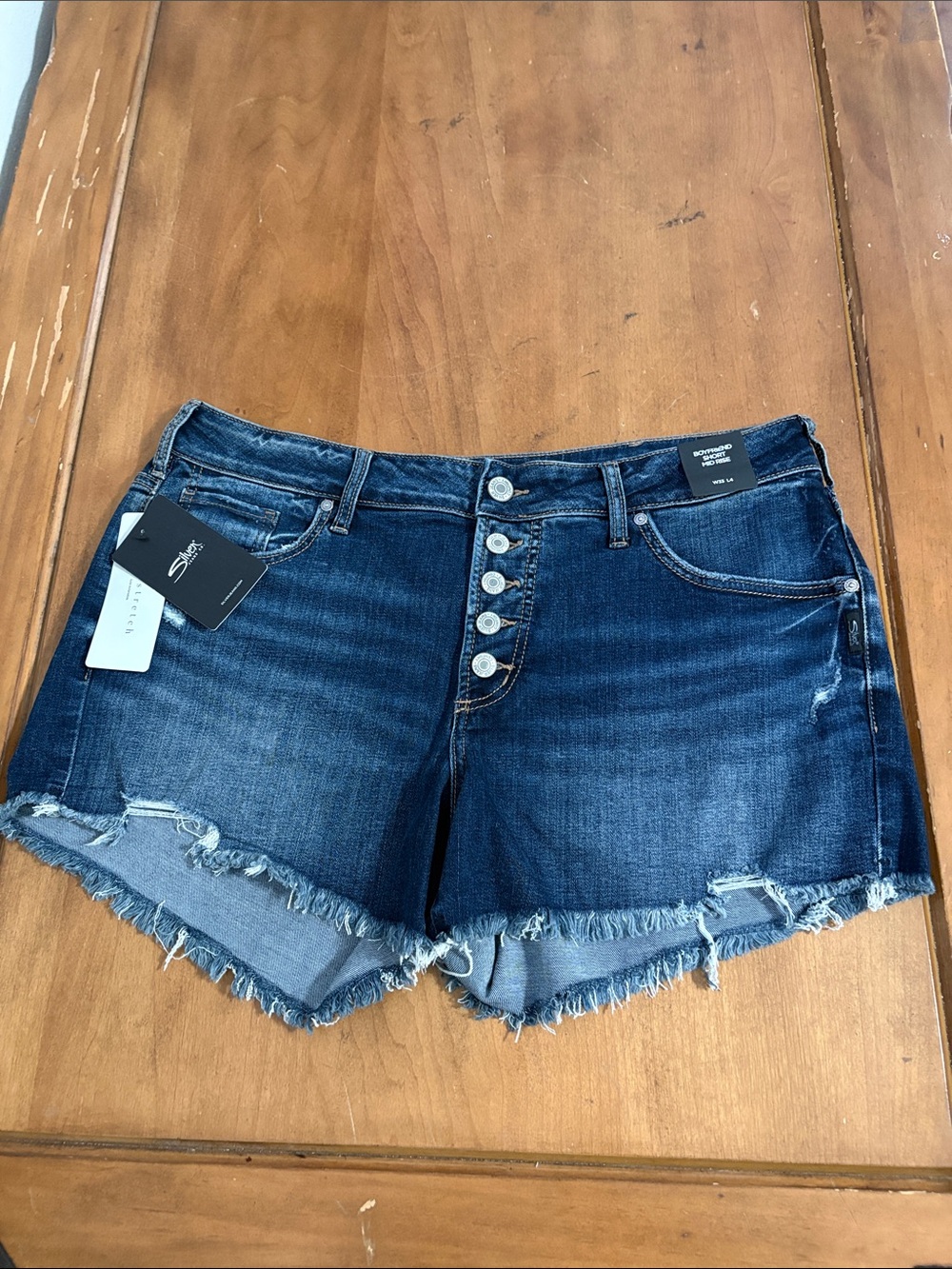 Silver Jeans NWT Boyfriend Short Mid Rise Frayed Hem Button Fly Shorts Sz 14